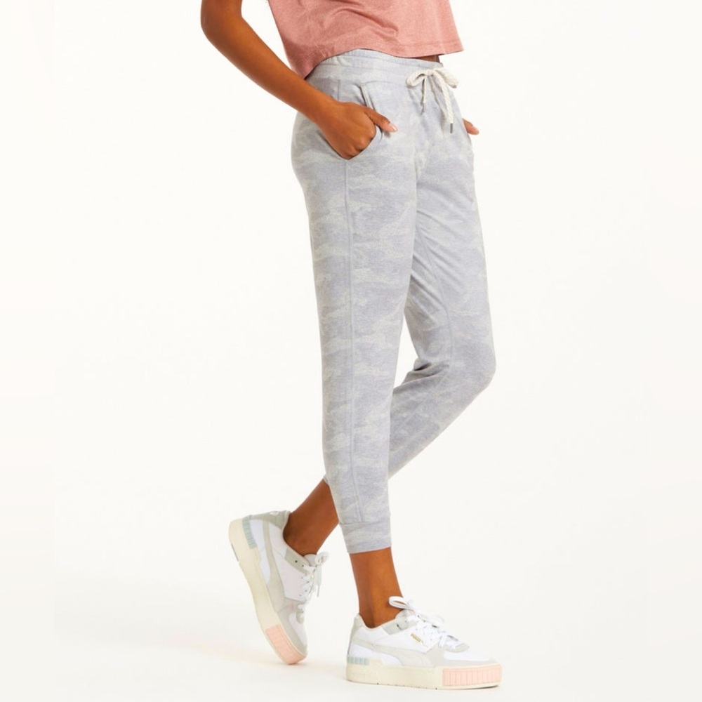 Vuori Performance Jogger Women’s DreamKnit Joggers Size Medium.